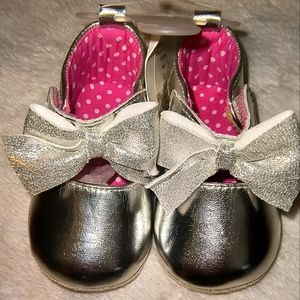 Starting Out Infant Silver Shoes. Sz 1. $10